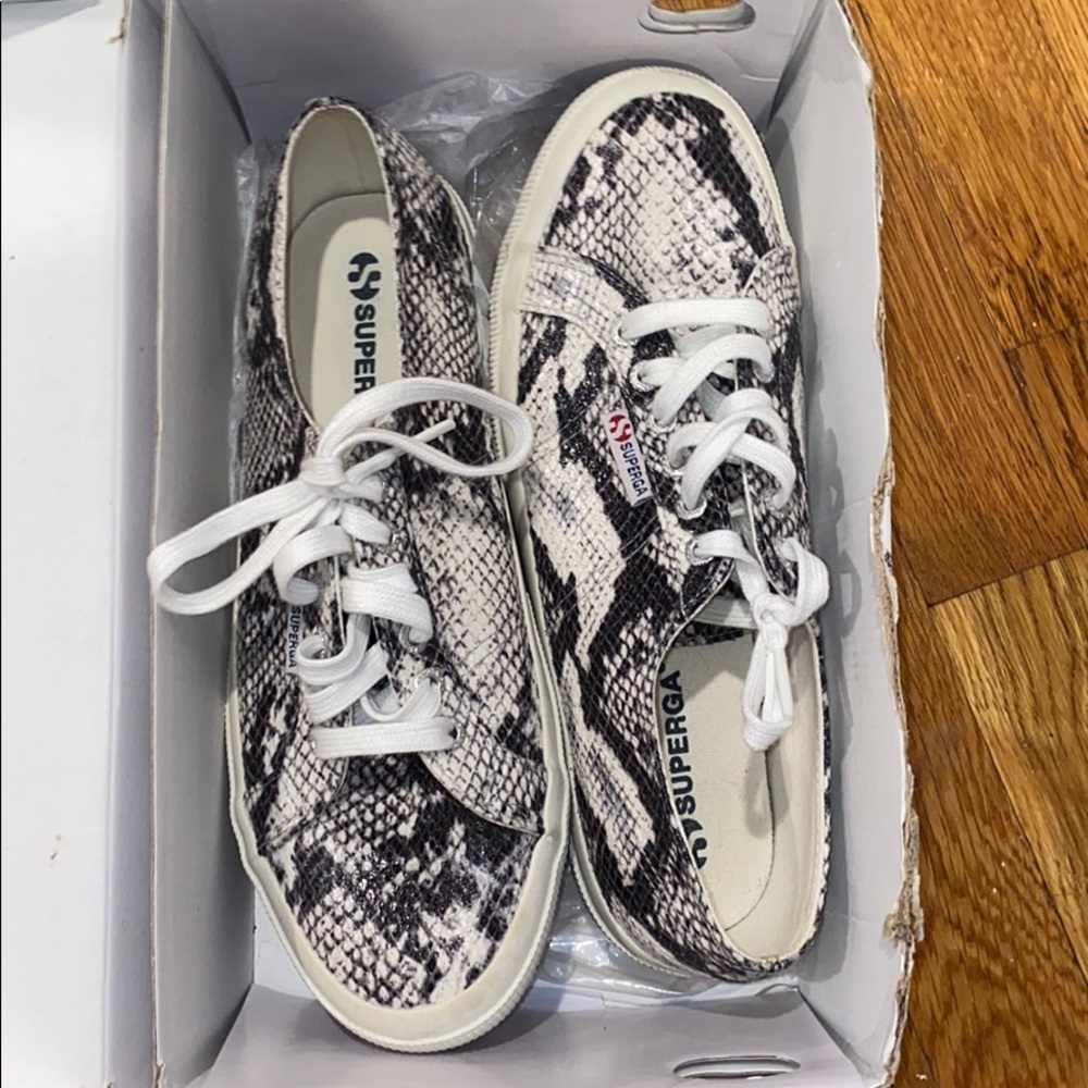 Snakeskin Supergas